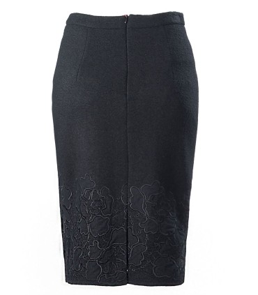 Черна дамска вълнена пола с бродерии до коляното