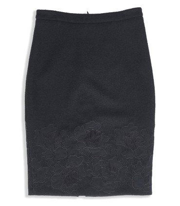 Черна дамска вълнена пола с бродерии до коляното
