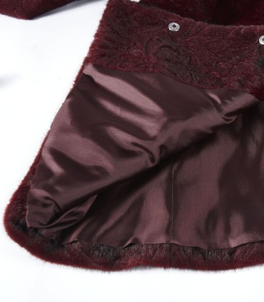 Късо дамско Пухкаво палто в як бордо цвят с колан от ЕТЕРЕ