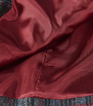 Карирано удължено дамско сако в сиво и червено с уникални елементи