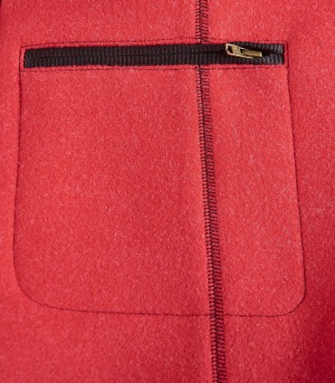 Дамско сако в червен цвят с заоблени ревери перфектно за костюм