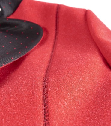 Дамско сако в червен цвят с заоблени ревери перфектно за костюм