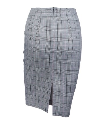 Къса дамска карирана пола с цепка отзад. Дължина над коляното.