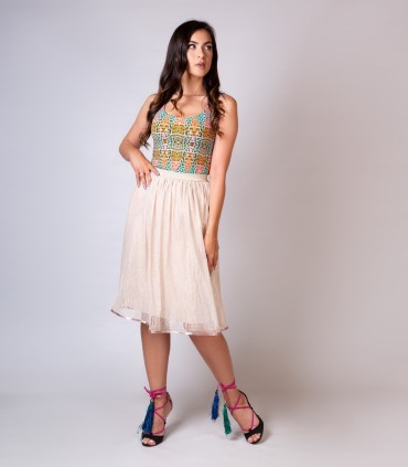 Дантелена пола с ластик в нежно бежаво