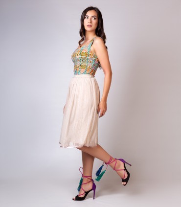 Дантелена пола с ластик в нежно бежаво