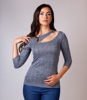 Трикотажна блуза с разрес на деколтето