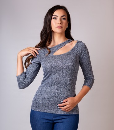 Трикотажна блуза с разрес на деколтето