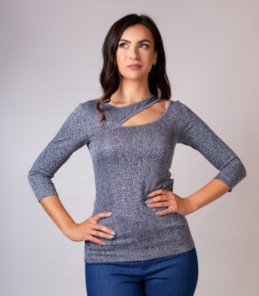 Трикотажна блуза с разрес на деколтето