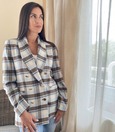 Удължено сако в каре