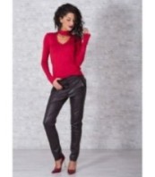 Червена блуза с висока яка