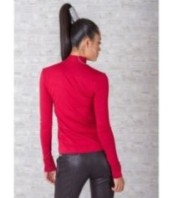 Червена блуза с висока яка