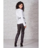 Бяла екстравагантна дамска риза с открит гръб