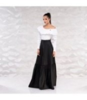 Дълга свободна черна пола