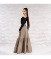 Дълга свободна черна пола