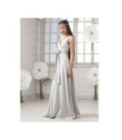 Ленена шаферска рокля