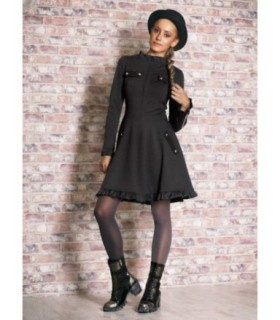 Къса черна рокля