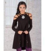 Черна рокля с изрязани рамене