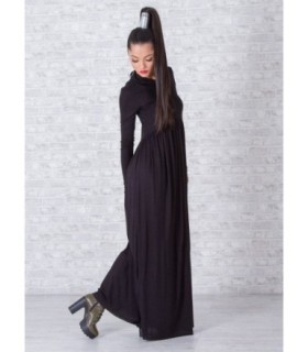 Елегантна рокля с дълги ръкави