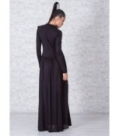 Елегантна рокля с дълги ръкави