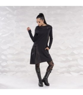 Черна рокля с качулка