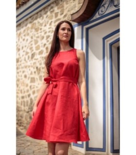 Червена ленена рокля с колан