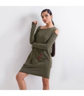 Рокля с изрязани рамене