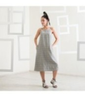 Ленена рокля с тънки презрамки