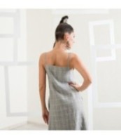 Ленена рокля с тънки презрамки