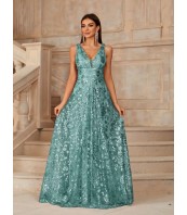 Дълга официална рокля с пайети и дълбоко V-деколте