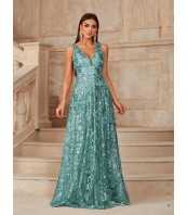 Дълга официална рокля с пайети и дълбоко V-деколте