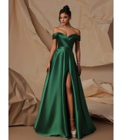 Зелена официална рокля с открити рамене и гол гръб – бална рокля 2025