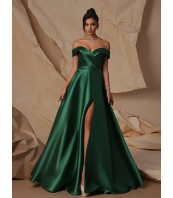 Официална зелена рокля с открити рамене и гол гръб