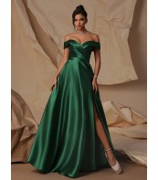 Официална зелена рокля с открити рамене и гол гръб