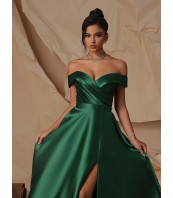 Официална зелена рокля с открити рамене и гол гръб