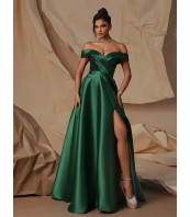 Официална зелена рокля с открити рамене и гол гръб