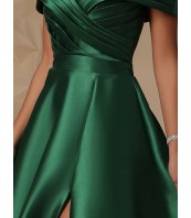 Официална зелена рокля с открити рамене и гол гръб