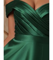 Официална зелена рокля с открити рамене и гол гръб
