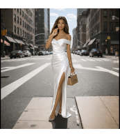 Дълга бяла рокля до земята с цепка паднало рамо и цепка до долу бал 2025