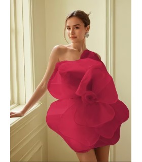 Къса червена рокля с цвете и едно рамо  бал 2026