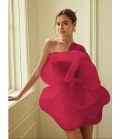 Къса червена рокля с цвете и едно рамо  бал 2026